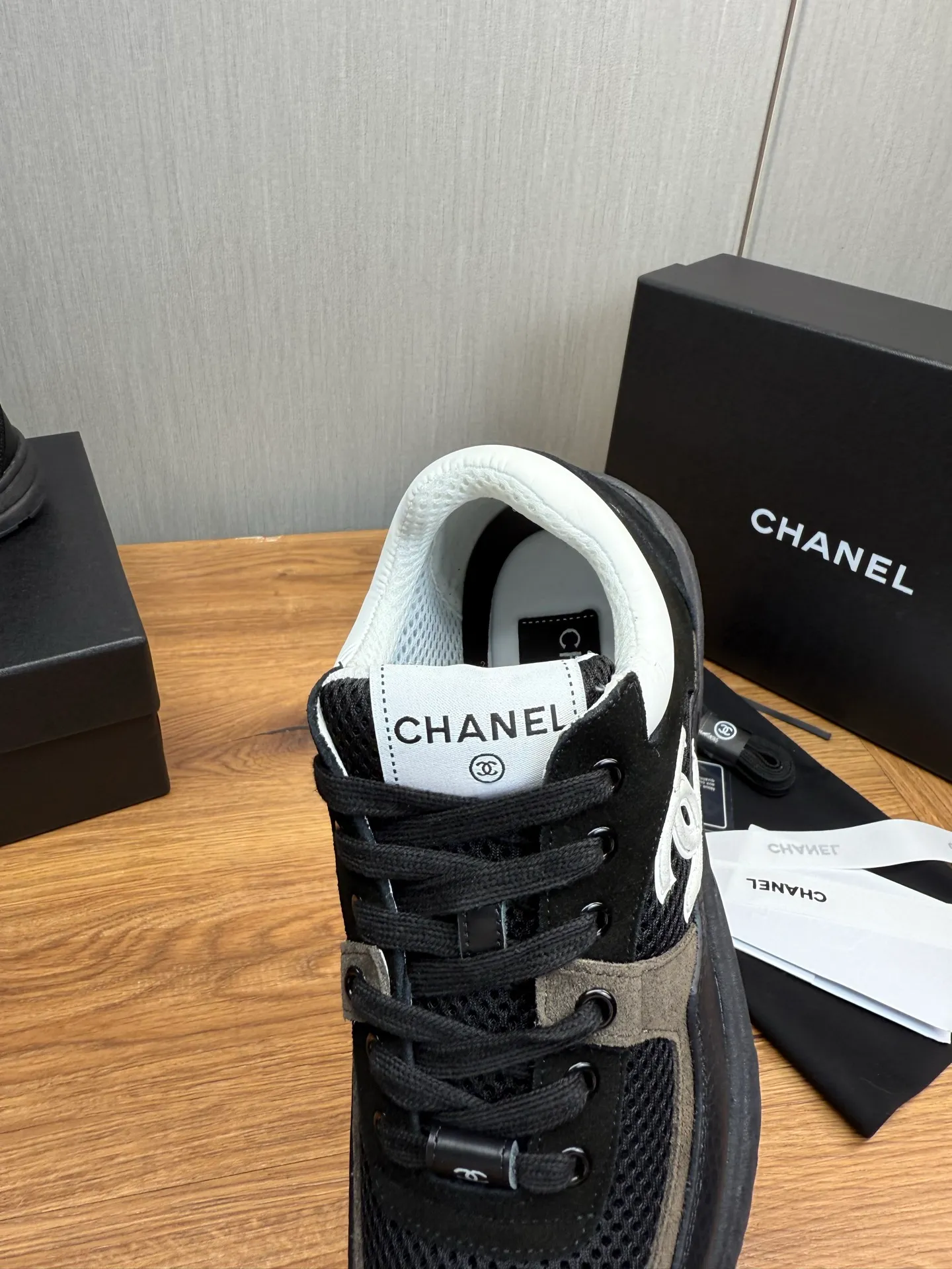 Men's men's shoes 💰600💰 Chanel Chanel 25A latest couple's white shoes casual sports shoes skate shoes 🩷💚 original purchase and development production Xiaoxiang C Home counter another super hot model, loved by Internet celebrity bloggers and ladies, various praises on social platforms, super popular and high quality 😍😍 latest material classic black and white color matching The upper foot is full of fashion 🎊🎊 ▪️Material: Original customized imported cowhide material ▪️Inner lining: Customized mesh ▪️Sole: Original open-molded TPU non-slip outsole ▪️Size: 35-44